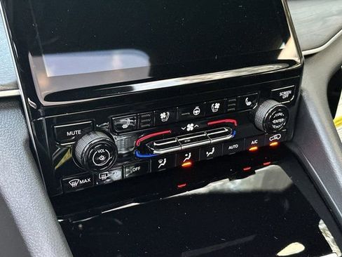 New 2025 Jeep Grand Cherokee Limited w/ Luxury Tech Group II image 26