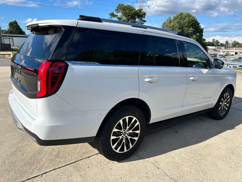 Used 2025 Ford Expedition Platinum AWD/4WD image 6