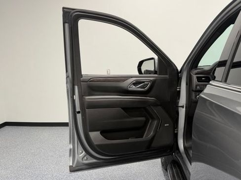 Used 2023 Chevrolet Tahoe LT w/ Luxury Package AWD/4WD image 13
