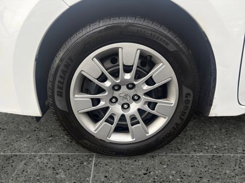 Used 2015 Toyota Corolla S Premium image 14