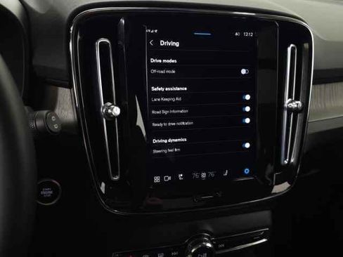 Certified 2025 Volvo XC40 B5 Plus image 27