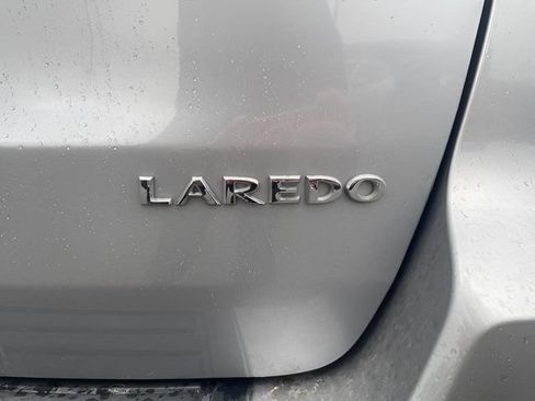 Used 2021 Jeep Grand Cherokee Laredo AWD/4WD image 11
