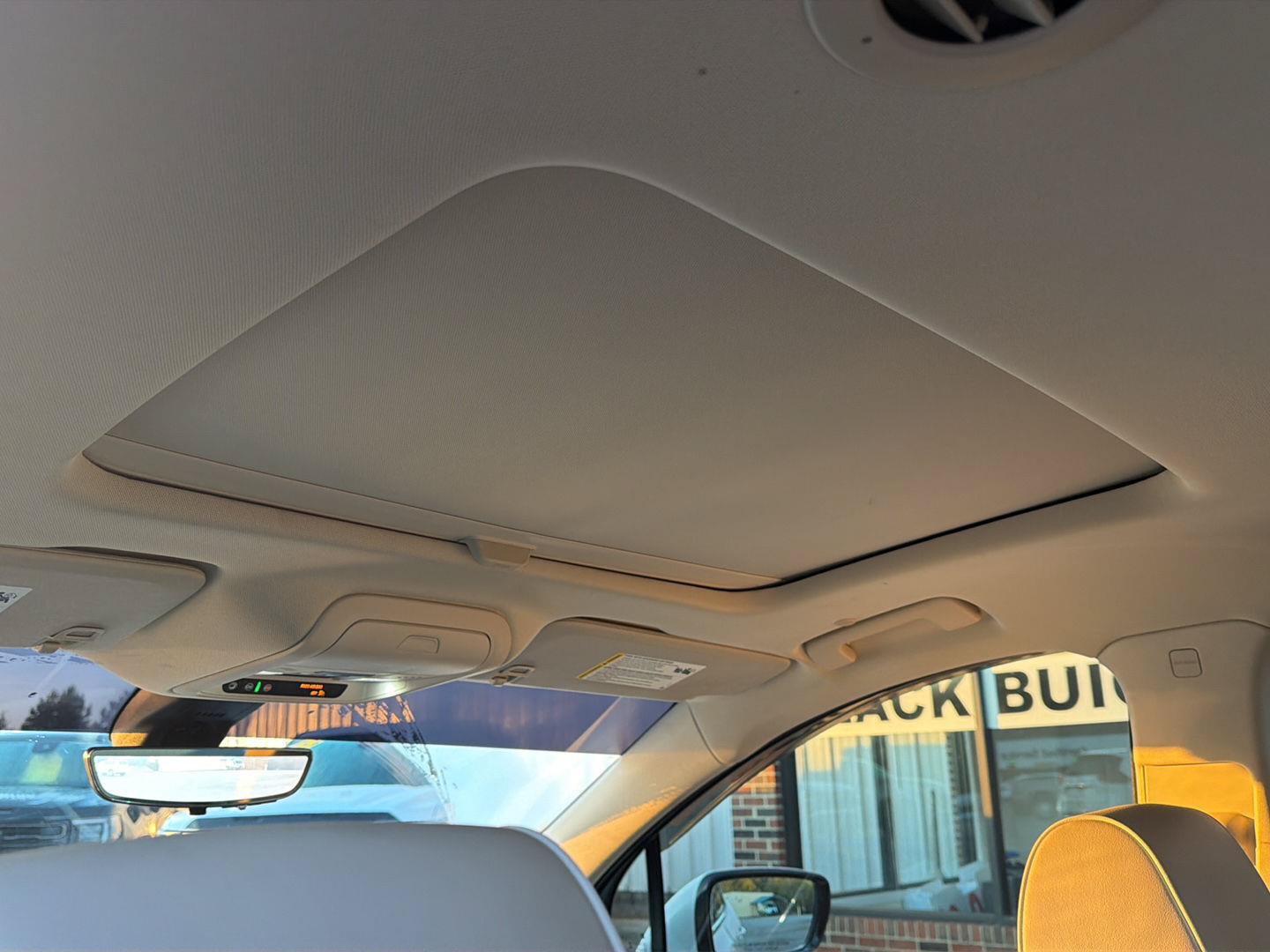 Used 2023 Buick Enclave Avenir FWD image 4