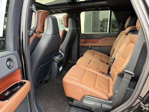 Used 2024 Lincoln Navigator Reserve w/ Monochromatic Package image 16