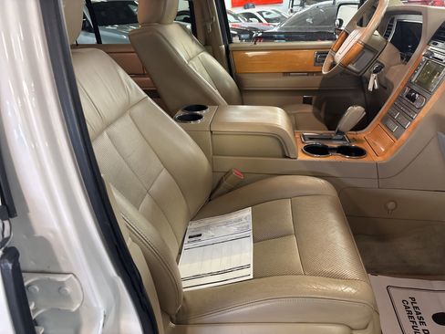 Used 2010 Lincoln Navigator L Base image 15