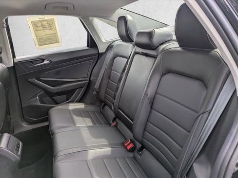 Used 2021 Volkswagen Jetta SE w/ SE Cold Weather Package FWD image 18