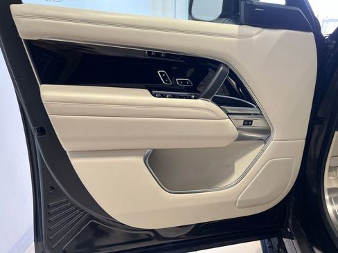 Used 2024 Land Rover Range Rover Long Wheelbase SE AWD/4WD image 20