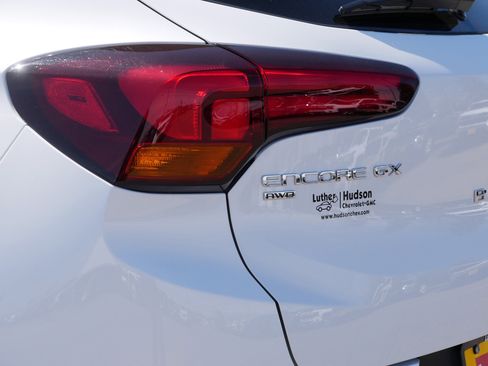 Used 2025 Buick Encore GX Preferred AWD/4WD image 17
