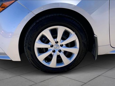 Used 2020 Toyota Corolla LE image 10