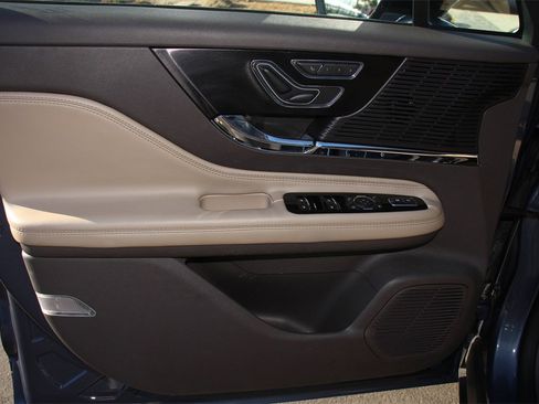 Certified 2022 Lincoln Corsair FWD w/ Premium Package image 18