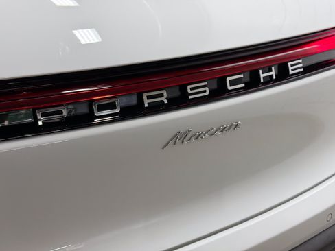 Certified 2026 Porsche Macan AWD/4WD image 12