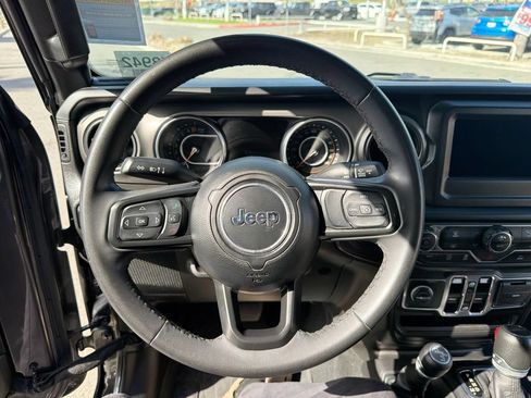 Used 2023 Jeep Gladiator Sport AWD/4WD image 11