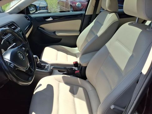 Used 2017 Volkswagen Jetta SEL FWD image 5