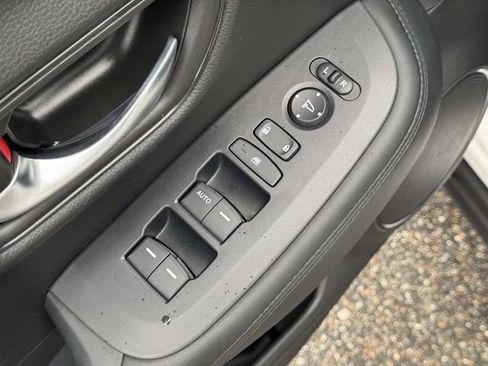 Certified 2025 Honda HR-V LX image 15