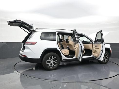 Used 2023 Jeep Grand Cherokee L Limited AWD/4WD image 28