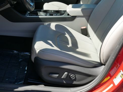 Used 2018 Hyundai Sonata Limited w/ Ultimate Package 07 FWD image 13