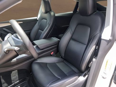 Used 2023 Tesla Model Y Long Range AWD/4WD image 7