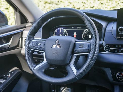 Used 2025 Mitsubishi Outlander ES AWD/4WD image 15
