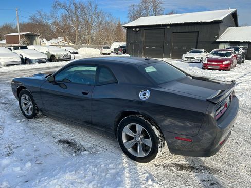 Used 2021 Dodge Challenger SXT image 6