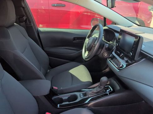Used 2022 Toyota Corolla LE FWD image 2
