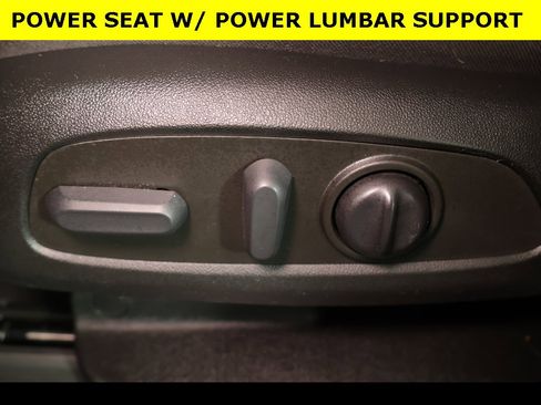 Used 2023 Chevrolet Traverse LT image 5