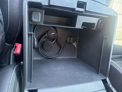 Used 2017 GMC Yukon Denali w/ Open Road Package AWD/4WD image 31