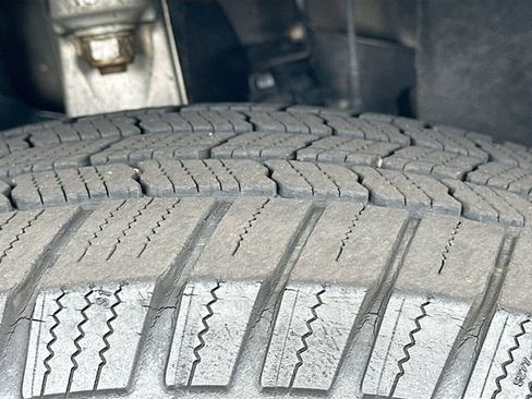 Used 2017 Jeep Grand Cherokee Limited w/ Jeep Active Safety Group image 34