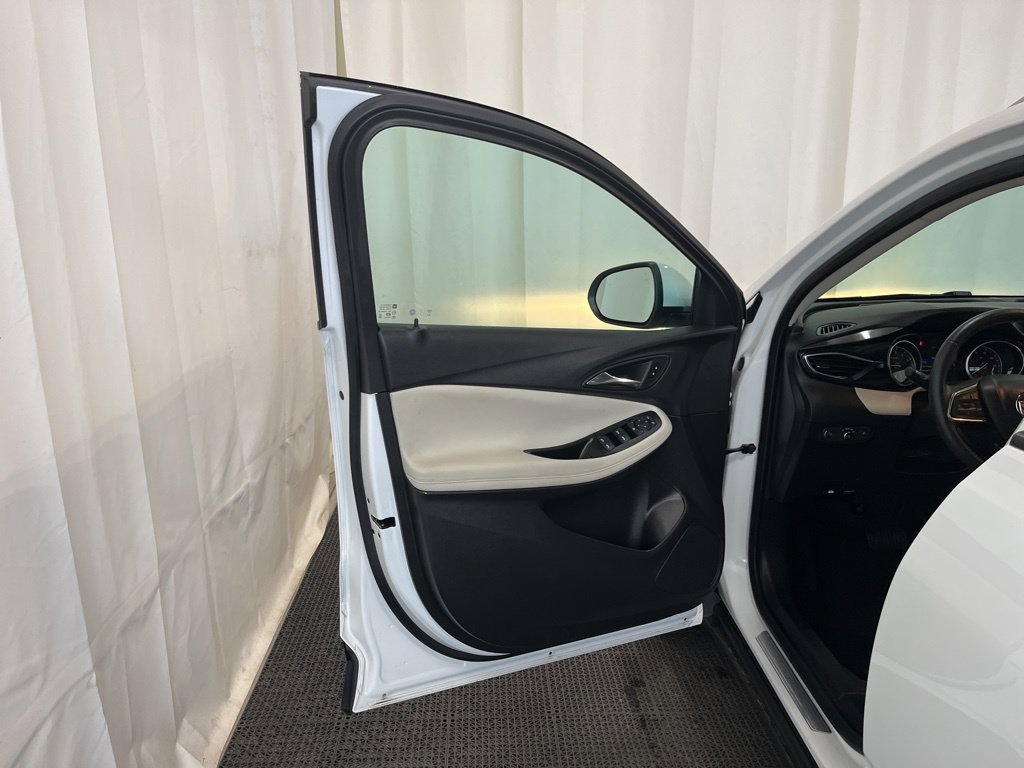 Used 2023 Buick Encore GX Select FWD image 17