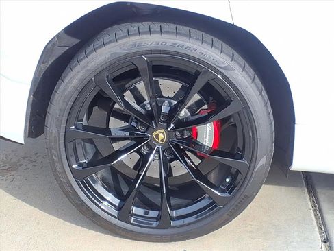 Used 2022 Lamborghini Urus image 6