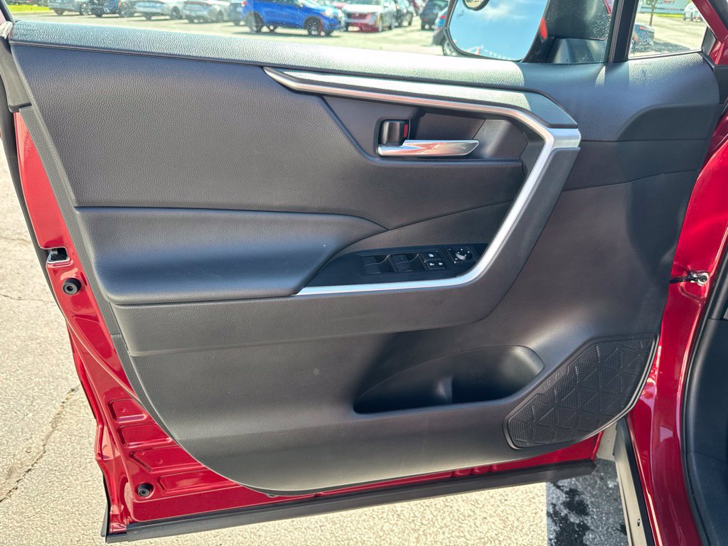 Used 2020 Toyota RAV4 XLE w/ All Weather Liner Package AWD/4WD image 32