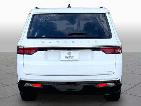 Used 2024 Jeep Wagoneer L Series II w/ Flexible Seating Group AWD/4WD image 5
