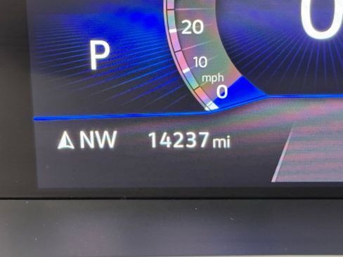 Used 2024 Volkswagen Taos SE image 17