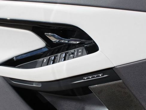 Used 2025 Land Rover Range Rover Evoque S image 19