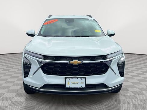 Used 2024 Chevrolet Trax LT FWD image 2