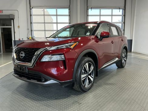 Used 2023 Nissan Rogue SL w/ SL Premium Package image 2