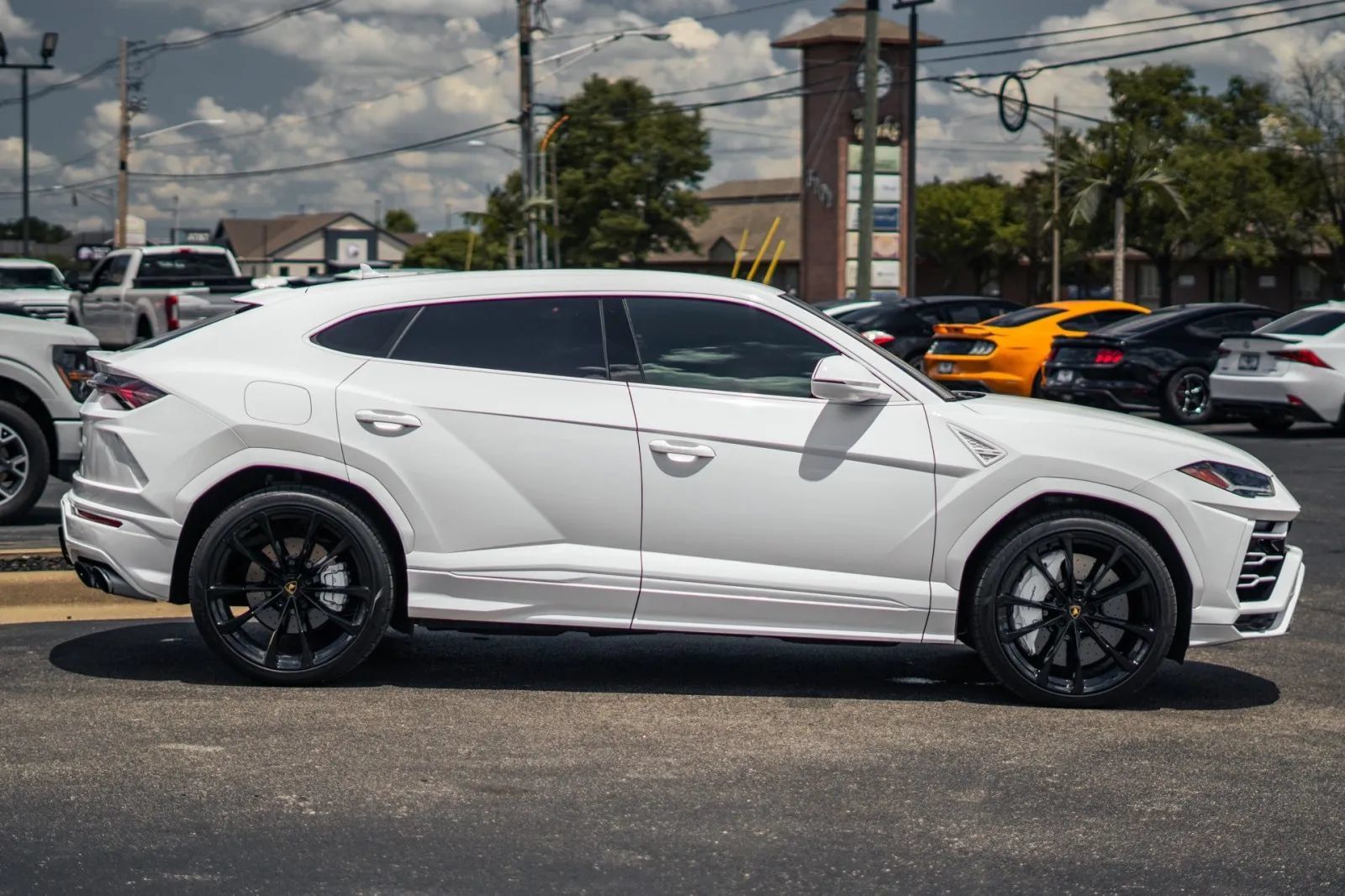 Used 2021 Lamborghini Urus AWD/4WD image 9
