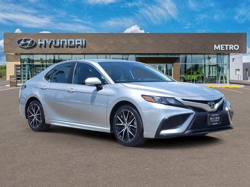 Used 2024 Toyota Camry SE FWD image 1