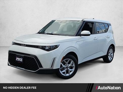 Used 2025 Kia Soul LX FWD image 1
