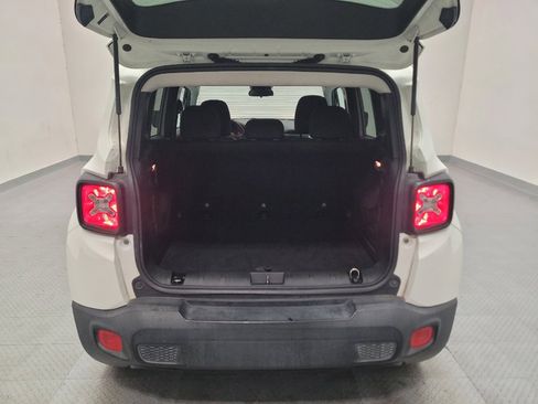 Used 2016 Jeep Renegade Latitude AWD/4WD image 29