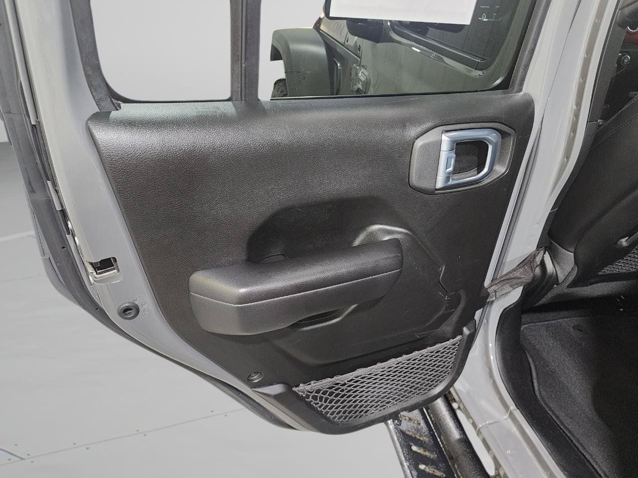 Used 2021 Jeep Wrangler Unlimited Rubicon w/ Cold Weather Group AWD/4WD image 18