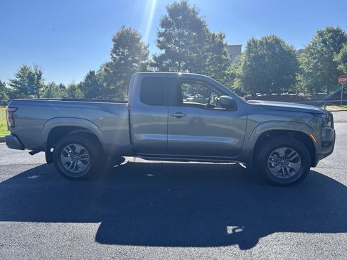 Used 2025 Nissan Frontier SV RWD image 11