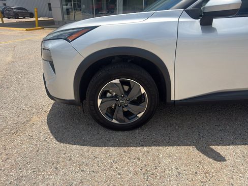 Used 2025 Nissan Rogue SV AWD/4WD image 2