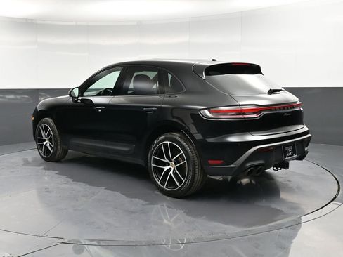 Certified 2024 Porsche Macan image 3