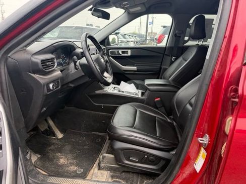 Used 2022 Ford Explorer XLT w/ Equipment Group 202A AWD/4WD image 2