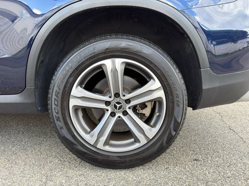 Used 2019 Mercedes-Benz GLC 300 4MATIC image 38
