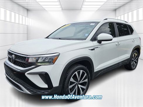 Used 2022 Volkswagen Taos SE image 4