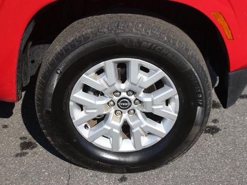 Used 2023 Nissan Frontier SV image 33