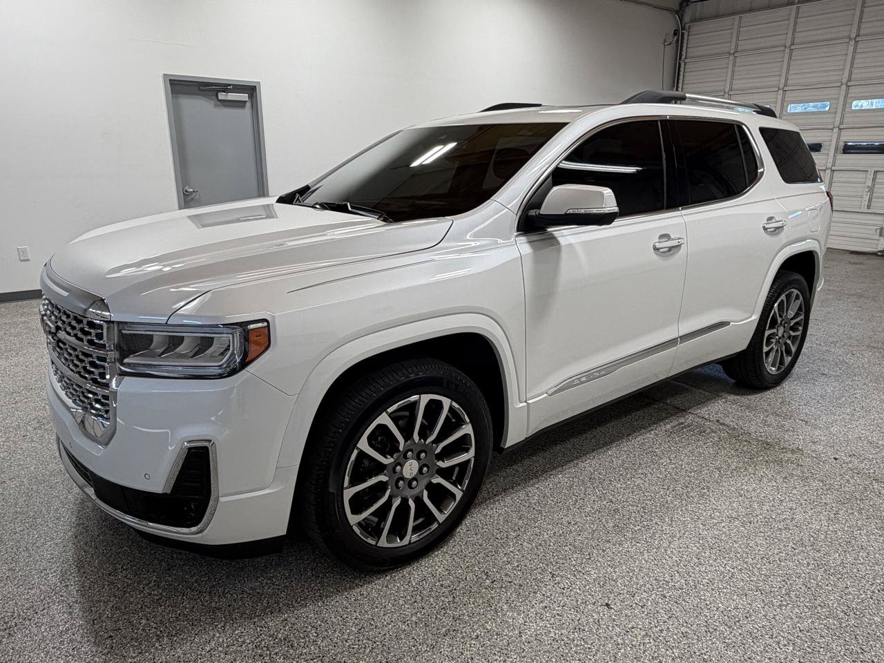 Used 2021 GMC Acadia Denali w/ Denali Ultimate Package AWD/4WD image 2