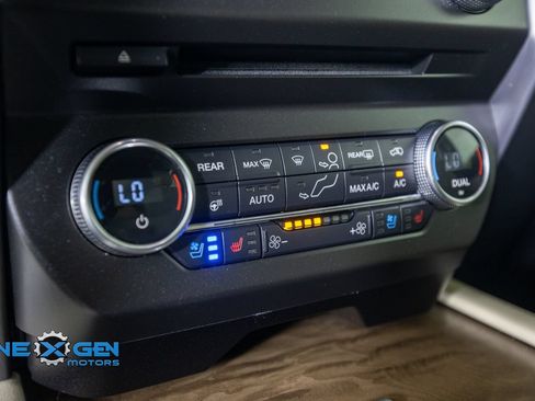 Used 2018 Ford Expedition Platinum AWD/4WD image 26