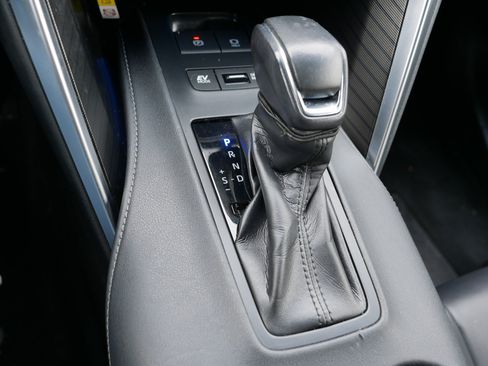 Used 2022 Toyota Venza XLE image 24